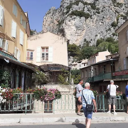 Authentique Mas Avec Piscine En Provence Habitación en casa particular *