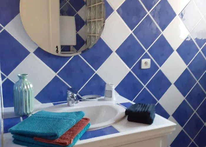 Séjour chez l'habitant Authentique Mas Avec Piscine En Provence